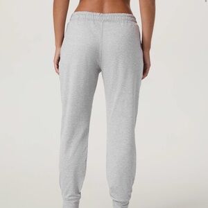 NWOT VUORI PERFORMANCE JOGGER SZ MEDIUM pale grey heather